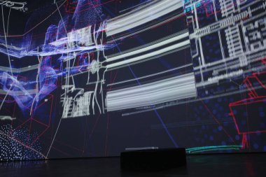 Sanat müzesini ziyaret et.