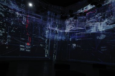 Sanat müzesini ziyaret et.