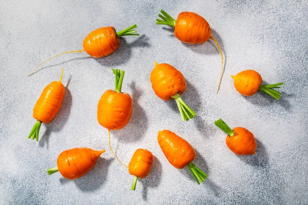 Короткая Морковь Рондо Сером Текстурированном Фоне Вид Сверху — стоковое фото