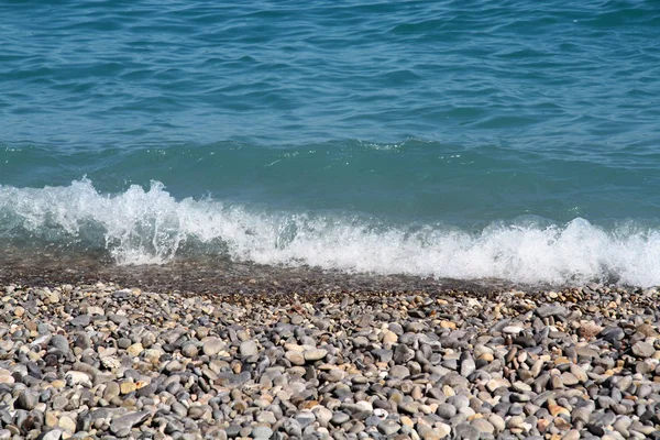 Яка Хвиля Гальковому Пляжі — стокове фото