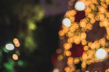 Gece bulanık fotoğraf bulanıklık bokeh arka planda defocused ışıklar.