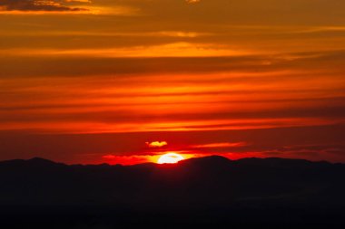 Tayland dağ gün batımı. Günün son ışığı