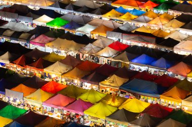 Bangkok, Tayland-Ekim 14 2015: tren gece pazarı Ratchada