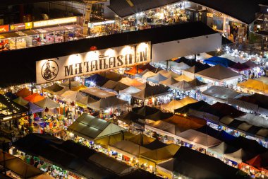Bangkok, Tayland-Ekim 14 2015: tren gece pazarı Ratchada