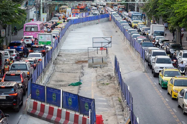 BANGKOK, TAILANDIA - 02 DE NOVIEMBRE DE 2018: atasco de tráfico en ladprao ro — Foto de Stock