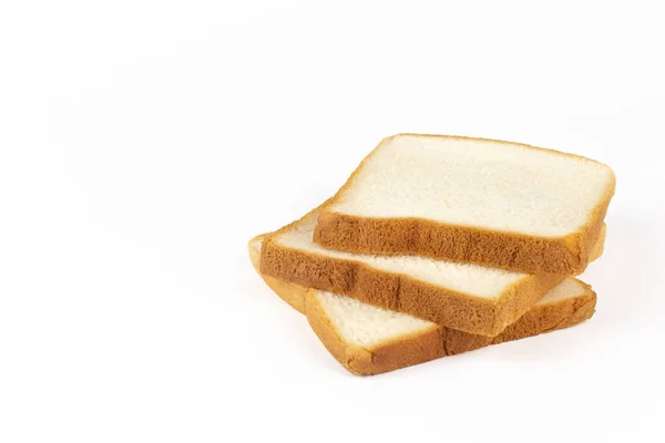 Beyaz zemin üzerine beyaz ekmek dilimleri. — Stok fotoğraf
