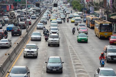 Bangkok, Tayland 26 Şubat 2019: Trafik sırasında yoğun saatlerde