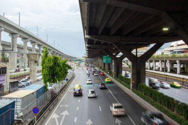 Bangkok, Tayland - 02 Temmuz 2019: Rush ho sırasında trafik hareketi