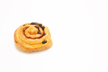 Beyaz arka plan üzerinde kopya alanı ile Kuru Üzüm Ekmek.