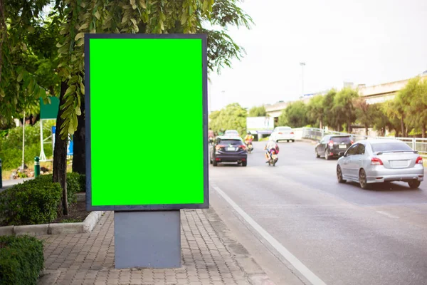 Пустой рекламный щит с хрома ключ зеленый экран копию для текста — стоковое фото