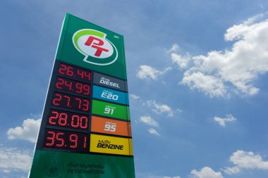 Bangkok Tayland - 25 Kasım 2019: P 'nin reklam panosu fiyat tablosu