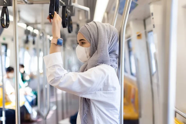 Asian Muslim Woman Wearing Medical Face Mask Prevent Dust Infection — Stock Photo, Image