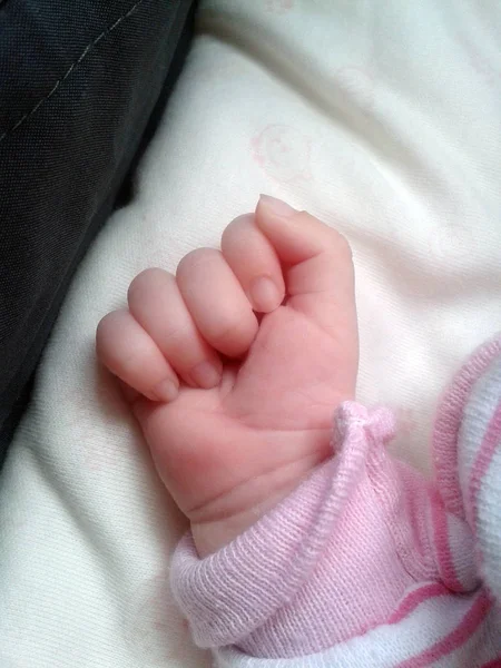 Lieve Baby Een Kleine Baby Hand — Stockfoto