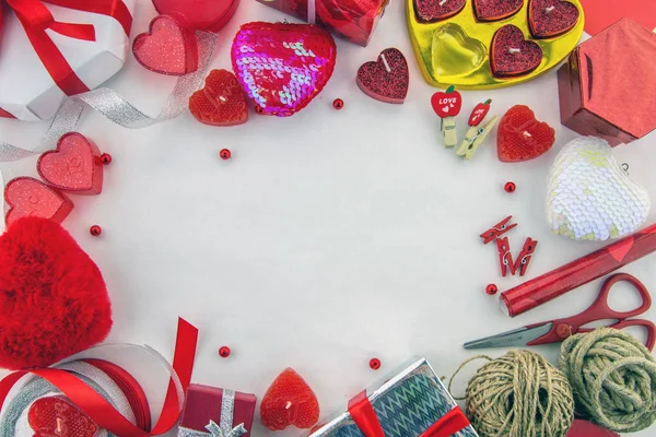 Fondo Decorativo San Valentín Con Paquetes Para Regalos Corazones Cinta — Foto de Stock