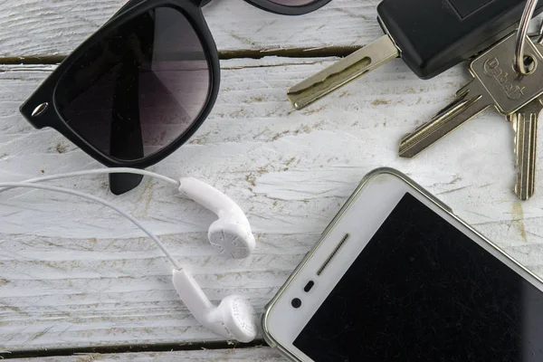 Sunglasses, keys, mobile, headphones .. everything we use often