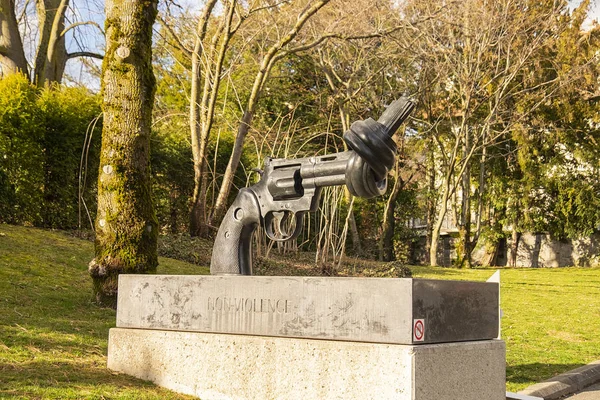 Pistola Anudada Escultura Violenta Parque Olímpico Lausana Suiza — Foto de Stock