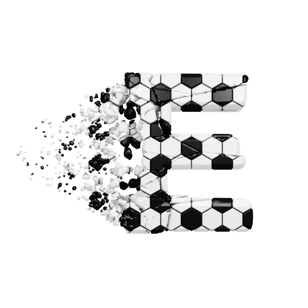 Fragmentado alfabeto letra E. Esmagado futebol fonte feita de textura de futebol. Renderização 3D isolada em fundo branco . — Fotografia de Stock