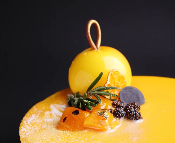 Крупним Планом Знімок Смачного Жовтого Десерту Темному Фоні — стокове фото