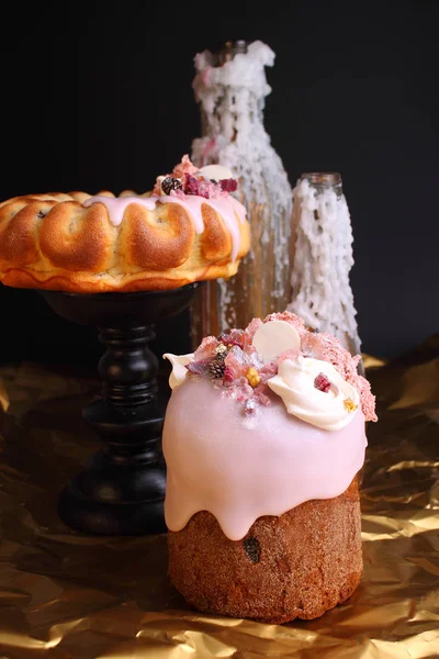 Закрыть Изображение Традиционного Пасхального Десерта Творога Пасхального Торта Бутылок Свечей — стоковое фото