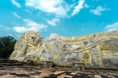 Antik kumtaşı Buda Ayutthaya Historical Park, Ayutthaya Turizm yerin yakınında Bangkok, Tayland