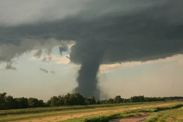 Grote Tornado Ontstaan Langzaam Uit Een Verzameling Wolken Die Grote — Stockfoto