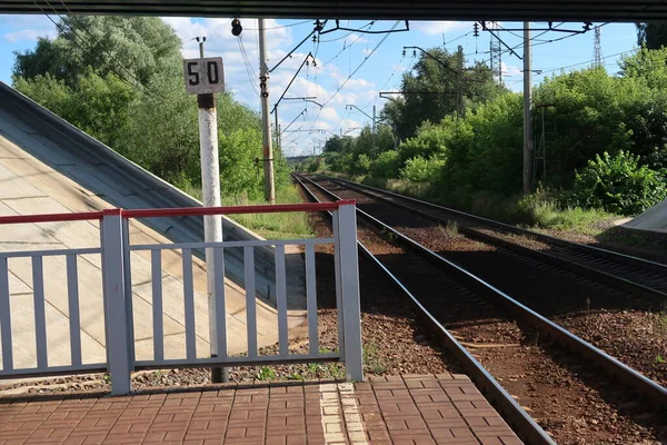 Rand Van Het Perron Steun Van Het Viaduct Paden Rails — Stockfoto