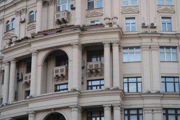 Балкони Арки Фасаді Багатоповерхового Житлового Будинку Москві — стокове фото
