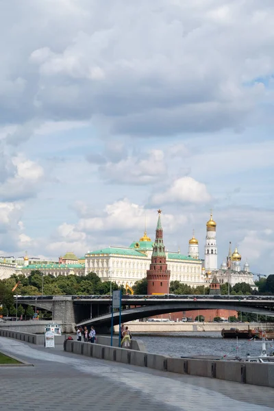 Moscou Août 2020 Pont Bolchoï Kamenny Sur Fond Tour Kremlin — Photo