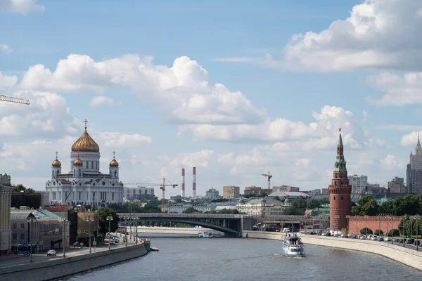 Moscou Août 2020 Bolchoï Kamenny Pont Travers Rivière Moscou Cathédrale — Photo