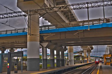 Demiryolu üzerinde iki katlı otomobil üstgeçitleri. Testovskaya platformu, Moskova
