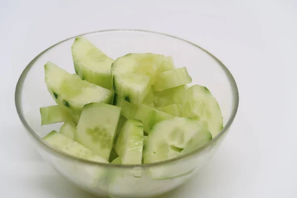 Frischer Gurkensalat Einer Durchsichtigen Schüssel — Stockfoto