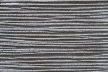 Yatay çizgili ve oluklu seramik yüzey