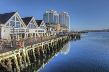 Sabahları Halifax, Nova Scotia kıyısındaki bir görünüm