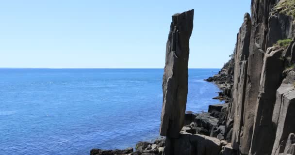 Balanserad Rock Nära Digby Hals Nova Scotia — Stockvideo