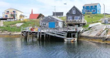 Nova Scotia 4k Peggys Koyu'ndaki güzel gün
