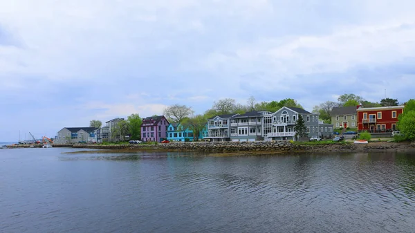 Een Scène Van Kleurrijke Gebouwen Van Mahone Bay Nova Scotia — Stockfoto