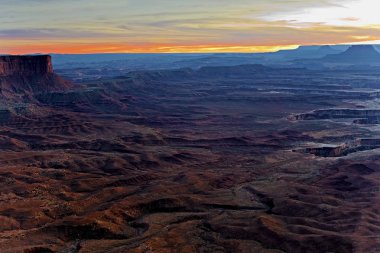 Bir gün batımı Canyonlands Milli Parkı, Utah