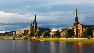 Inverness, İskoçya boyunca nehir Ness bir sahne