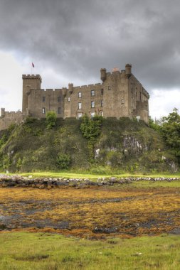 Dikey Dunvegan kale, Isle of Skye, İskoçya
