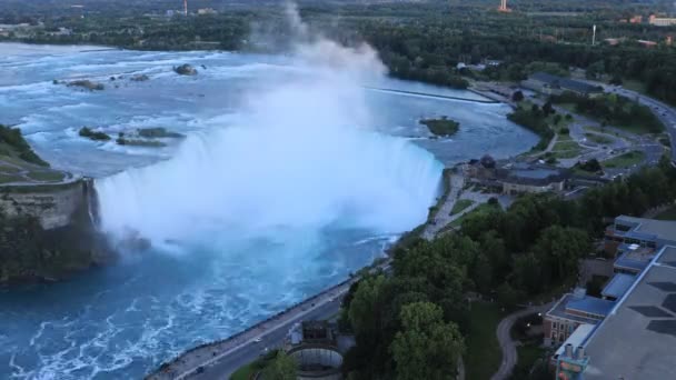 Timelapse Antenn Hästskofallen Niagarafallen Som Natten Faller — Stockvideo