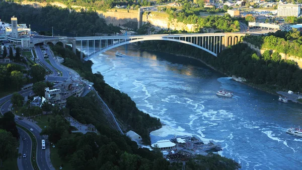 Uma Ponte Aérea Arco Íris Niagara Falls Canadá — Fotografia de Stock