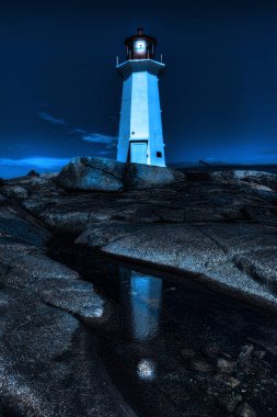 Bir dikey, Peggy'nin Cove deniz feneri, Nova Scotia, gece