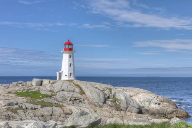 Peggy'nin Cove feneri Kanada'da görünümünü