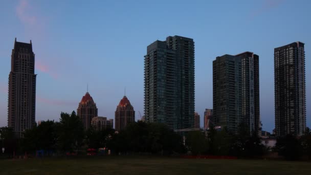 ミシソーガ オンタリオ市内中心 の夜のタイムラプス — ストック動画