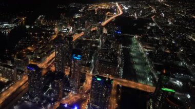 Arabalar, trenler ve Toronto, Kanada 4k gece uçaklar