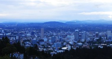 Portland, Oregon manzarası gecenin 4k