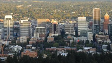 Timelapse Portland, Oregon city center adlı karanlık 4k