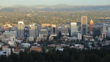 Timelapse Portland, Oregon city center adlı alacakaranlık 4k