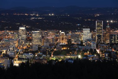 Portland, Oregon bir hava gece görünümü