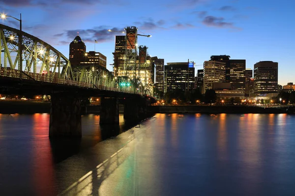 Een Weergave Van Nacht Van Portland Oregon Door Rivier — Stockfoto